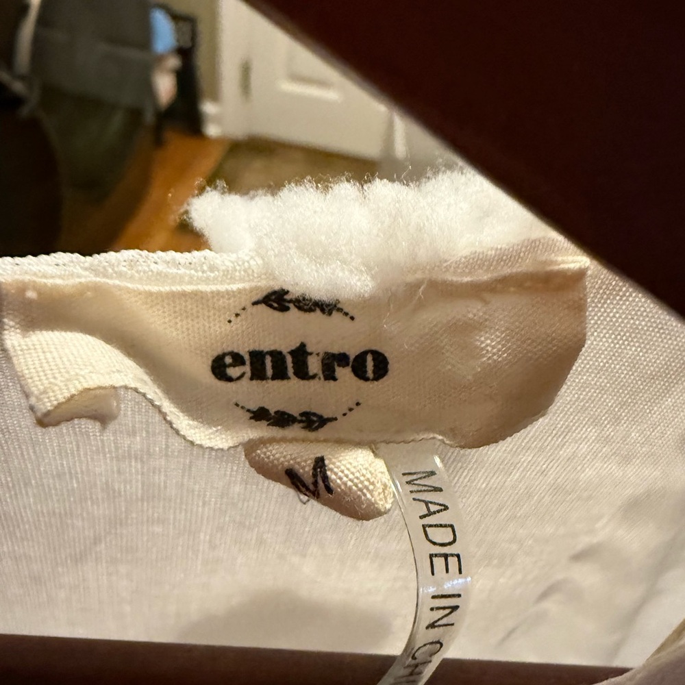 Entro Swiss Dot Top Sz M NWOT - Picture 7 of 8
